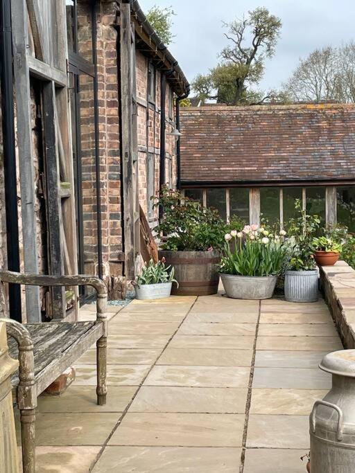 Apartament The Cart House - Beautiful Contemporary Barn - Hot Tub Bridgnorth Zewnętrze zdjęcie