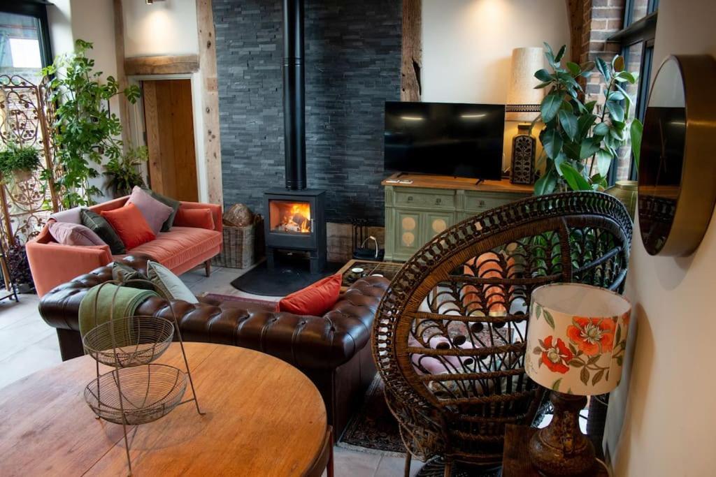 Apartament The Cart House - Beautiful Contemporary Barn - Hot Tub Bridgnorth Zewnętrze zdjęcie
